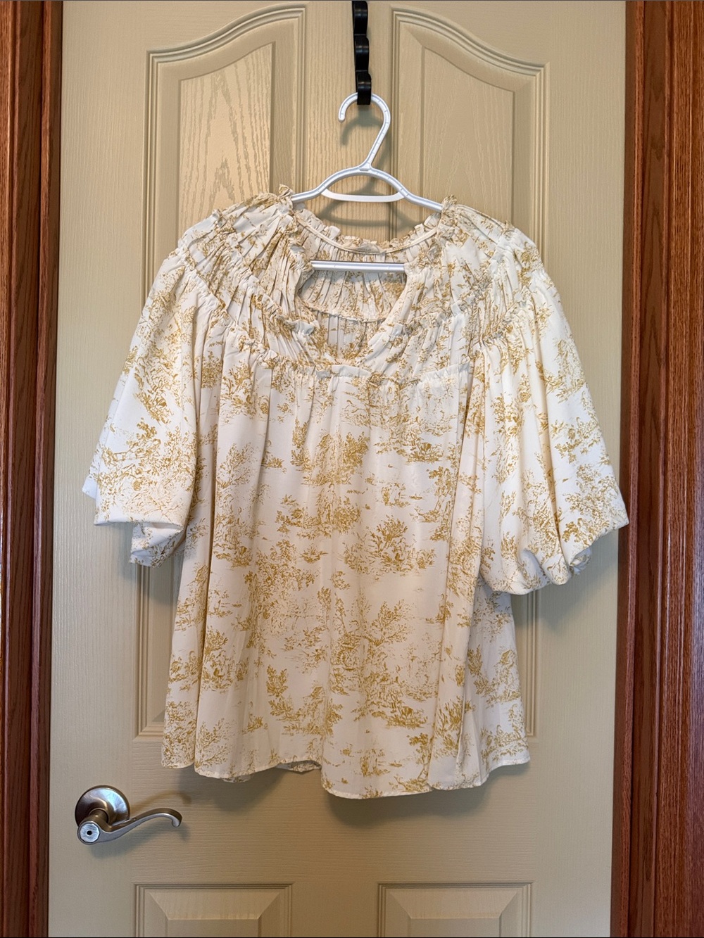 Women's Cream and Gold Floral Puff-Sleeve Blouse